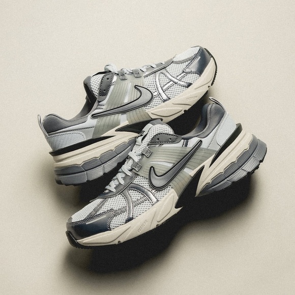 *NEW* Nike V2K Run Pure Platinum Sneakers - Picture 2 of 7